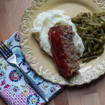 Mom’s Classic Ketchup Meatloaf