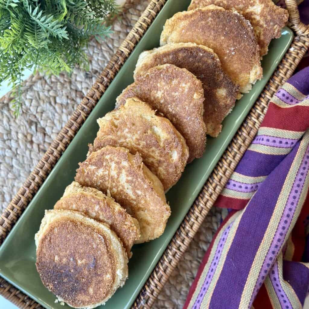 A plate of hoecakes.