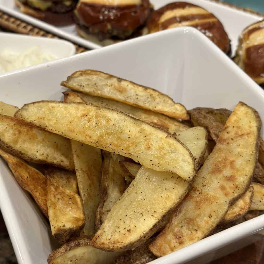 baked seasoned potato wedges