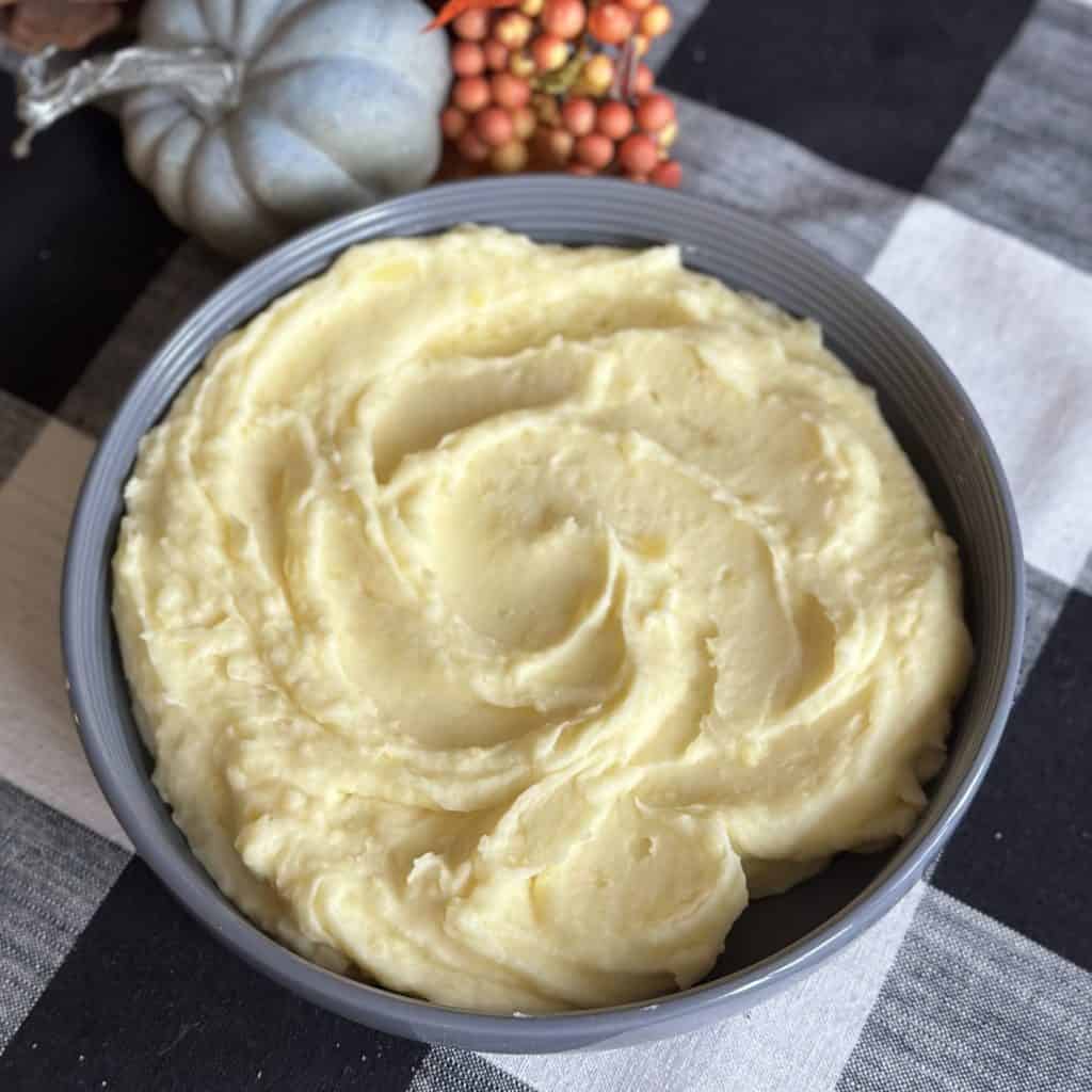 A closed up shot of mashed potatoes.l