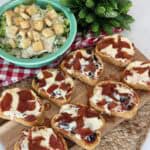 A tray of Texas toast pizza.