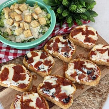 A tray of Texas toast pizza.