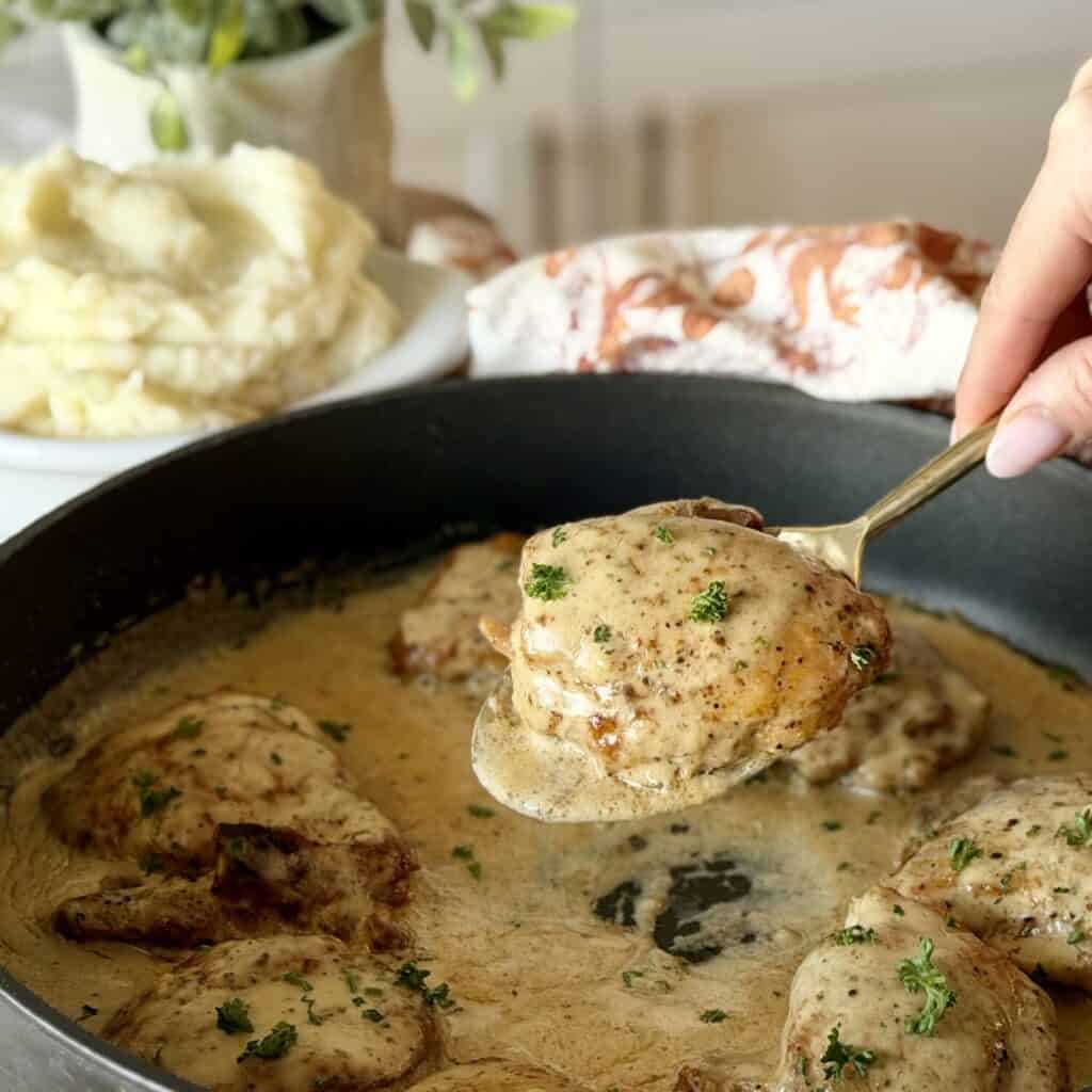 A spoon of peppercorn chicken.