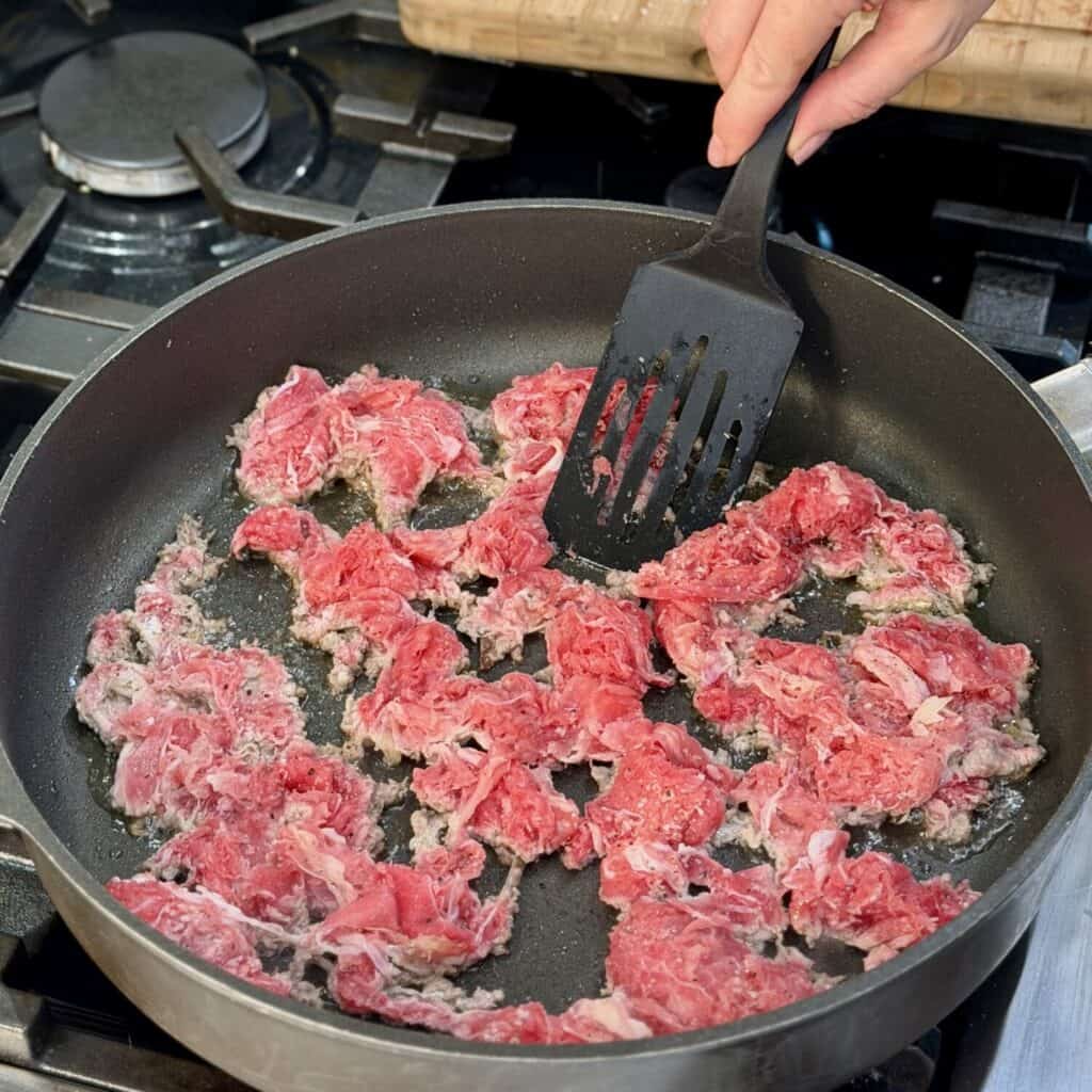 Cooing beef on the pan.