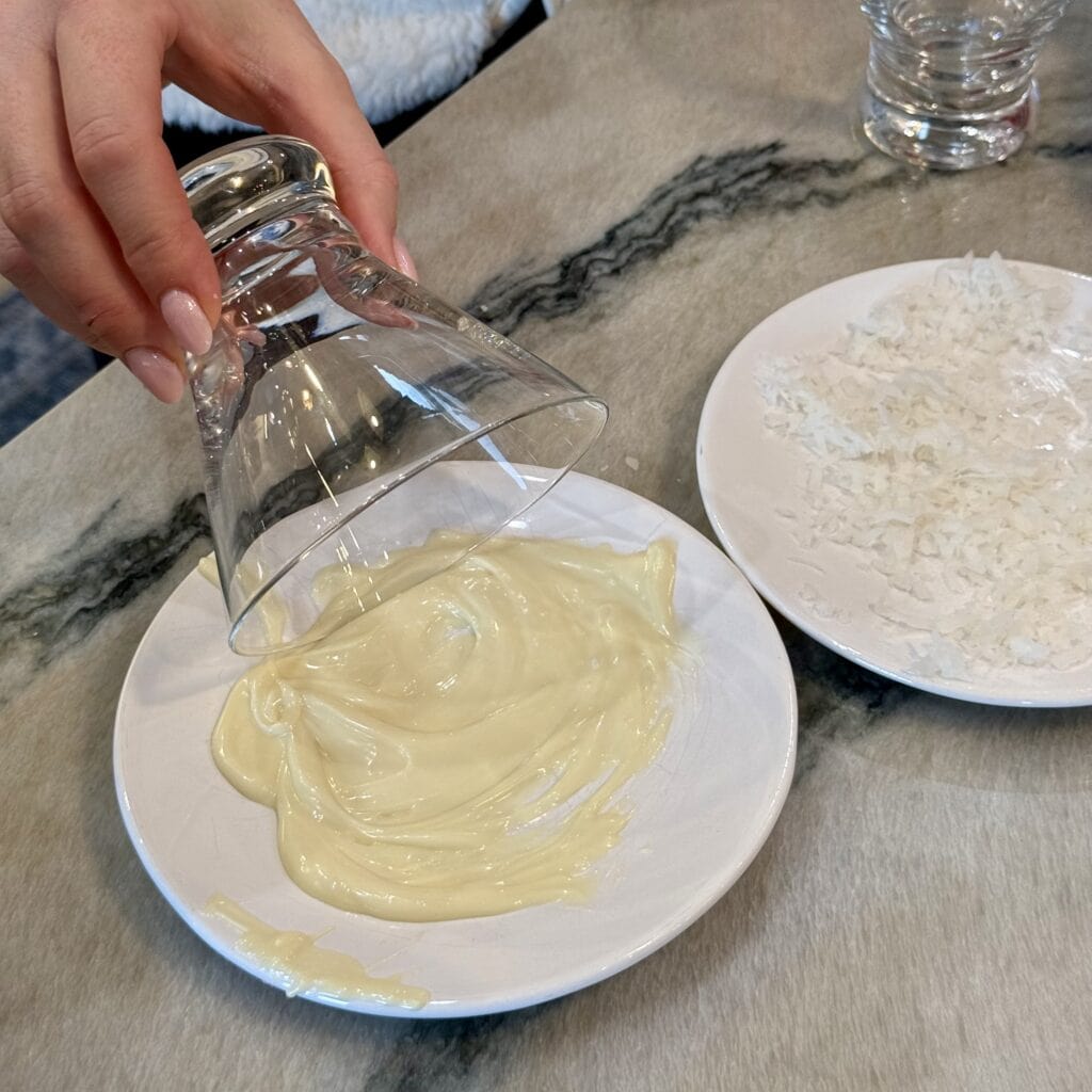 Coating the rim with chocolate.