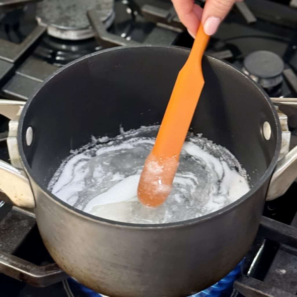 Mixing the sugar in the pot.